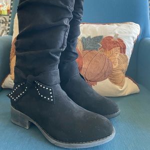 Kenneth Cole Black suede girls tall boots size 1. A little dusty- never  worn.